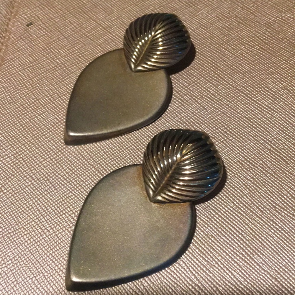 TEARDROP FLUTED ‘SILVERY/ROSEGOLD’ EARRINGS - Picture 5 of 6